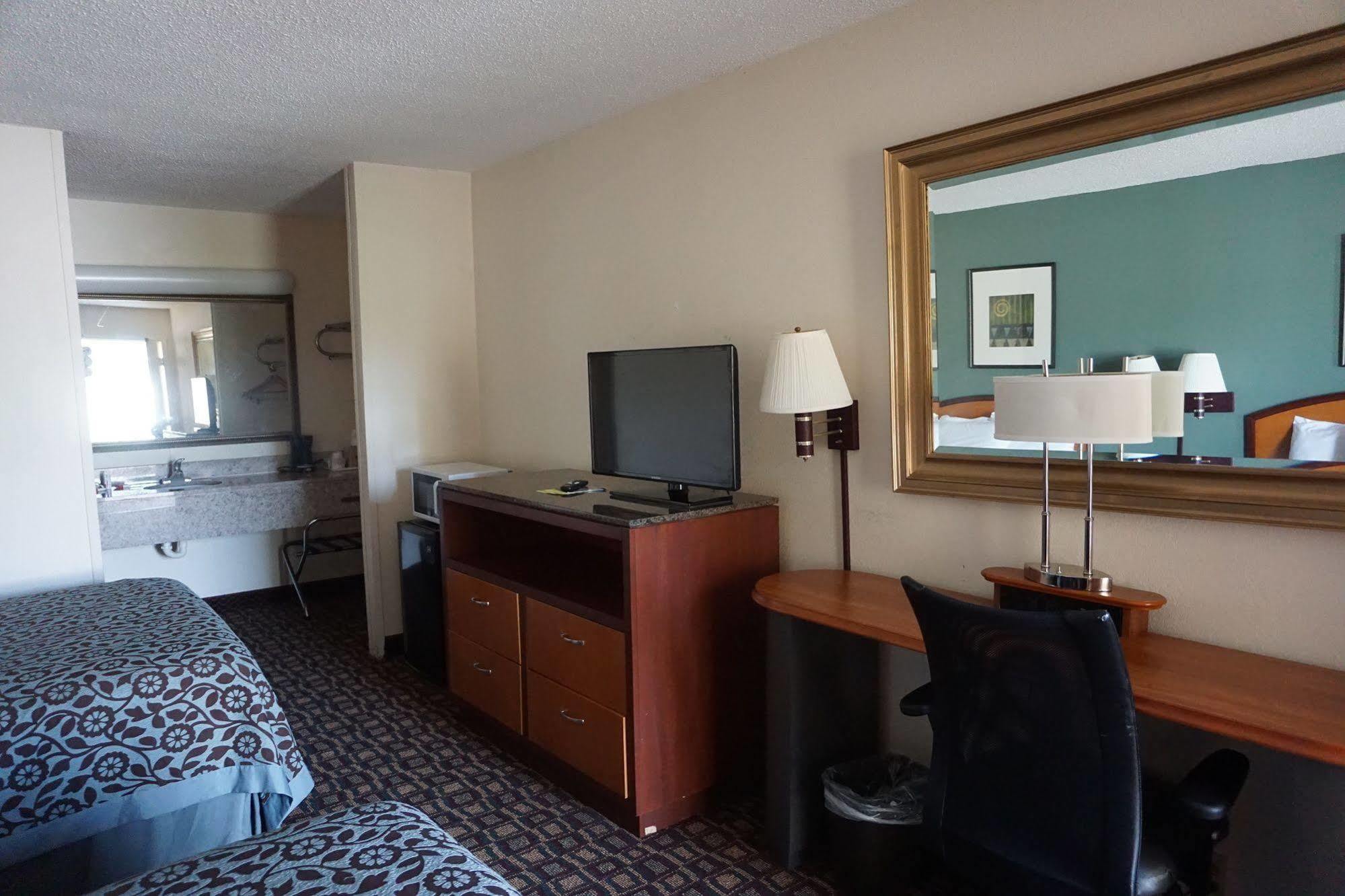 Days Inn By Wyndham Augusta Wheeler Road Exteriér fotografie